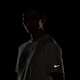 Nike Offizielle Hyverse-Dri-Fit-Männer schnell trockene kurzärmelige Top-Sommer-T-Shirt HV4882 121 Mountain White/Fury Blue/Silber XS