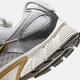 耐克（NIKE）V5 RNR男鞋轻量缓震支撑运动休闲鞋舒适防滑耐磨低帮复古跑步鞋 HJ5228-102 42