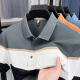 Das kurzärmelige T-Shirt des Alten Mann