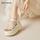 Daphne (Daphne) Sandalias de correa de suela gruesa para mujeres en verano 2025 Nuevo romano zapatos de esponja casuales cuña zapatos de playa elevados para mujeres beige 37