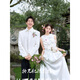 SI Ruilin Couple de voyage Studio Photo Nouveau coréen Fresh Couple Portrait Simple Wedding Photo Lawn Couple Travel Photo Robe blanche Taille égale