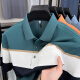 Das kurzärmelige T-Shirt des Alten Mann