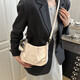 Frauen 2025 Frühling neuer modischer faltiger Umhängetaschen Vielseitige Crossbody -Tasche Mode Achselhöhlen -Tasche 6252 Weiß
