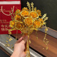 Cup Horse Chinese Style Bride Hochzeit Halten Blumen Golden Rose Hochzeit Geschenk Hochzeit Handgefertigte DIY XIUHE GESCHINNEN Best Freund Thorn Rose --- Fertiges Produkt + transparente Geschenkbox + Geschenktüte