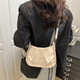 Frauen 2025 Frühling neuer modischer faltiger Umhängetaschen Vielseitige Crossbody -Tasche Mode Achselhöhlen -Tasche 6252 Weiß