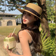 Französischer Strohhut flacher Hut Frauen Top Hut Sonnenhut Strand Urlaub Stricker Sonnenschutz Hut Khaki Schwarzer Gürtel [elegant und vielseitig]
