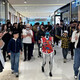 Yushu Intelligent Humanoid Double Foot G1 Robot interprète la marche et la danse du festival de printemps même robot de danse robot robot robot, location de robot pendant une demi-journée