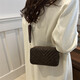 Fashion de la mode pour femmes Sac à bandoulière à un seul épaule Design haut de gamme de niche haut de gamme Diamant Broidered Small Square Sac 6215 Color Couleur de café