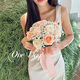 Il Jiagong nouvellement marié, inscrit, marié, tenant des fleurs, la sensation de la mariée, la simulation, les fleurs séchées, la robe de mariée, le jour du mariage, la «vision, le classique, le rose coréen, la main»