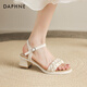 Sandales de Daphne pour femmes 2025 Nouvelle jupe de tenue d'été avec de beaux talons hauts pour les chaussures pour femmes avec des talons épais à bout ouvert sur blanc 36