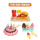 Figani Children's House jouant au gâteau de hamburger