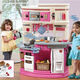 Directeur de la Pill Children's House jouant des jouets de simulation fille cuisine Luxembourg Kitchen Légumes Nouveaux petits teke four cuisine
