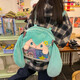 Hatsune Miku Schmerzbeutel Peripheral Plüsch Miku Cartoon 2024 Rucksackkonzert -Rucksack JK Uniform 2D Schmerzbeutel (keine Innenausstattung
