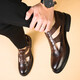 Aire caliente Sandalias de cuero nuevas y viejas Sandalias de cuero genuinas zapatos de padre hueco de papá de verano zapatos de cuero suaves de los pies cuadrados zapatos para hombres de alta gama de mediana edad y ancianos 9928 marrón 38