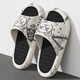 Anshangfens Sandalen für Männer 2025 Sommer neu dicker Sohle schlanker und geruchssicherer EVA-Hausschuhe für Zuhause, weiß und schwarzer XV Bär 42-43 geeignet für 41-42 (innere Länge 26,0 cm) geeignet