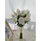 Tulip Calla Lily tenant des fleurs et obtenant un certificat Fausses Fleurs Simulation Fleur Photographie Photographie Mariage Corée Bouquet de mariée HD-TULIPS + Ruban