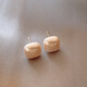 Small sugar cube imitation pearl earrings for women, 2025 new popular earrings, light luxury, high-end, elegant and atmospheric earrings, gold, 1 pair of earrings