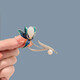QUAMER's new magnolia corsage, light luxury brooch, high-end pearl design, niche coat with white magnolia