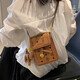 IROYA斜挎包女时尚手机包迷你包包女包休闲百搭单肩包质感斜挎小方包高级感女生闺蜜生日礼物送女友老婆 棕色（带挂件）