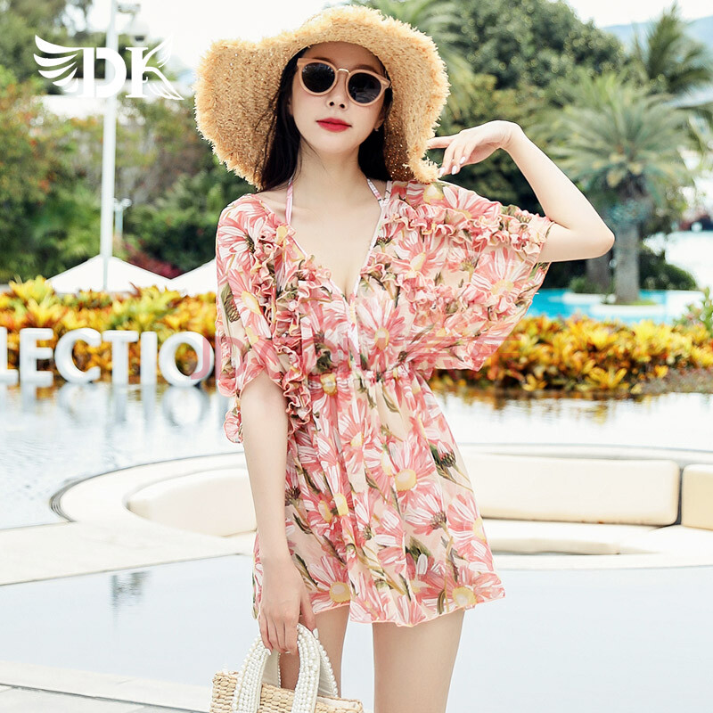 dk游泳衣女2021新款性感聚拢比基尼三件套平角保守遮肚显瘦温泉装 粉