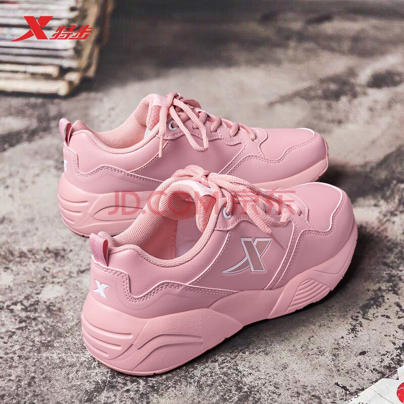 特步女鞋运动鞋女2021秋季新款小白鞋皮面透气女生跑步鞋时尚冬季学生