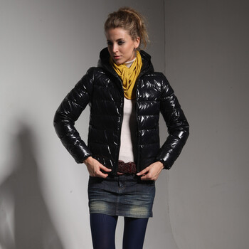 太阳谷 sunvalley 亮面短款连帽羽绒服 女装冬季外