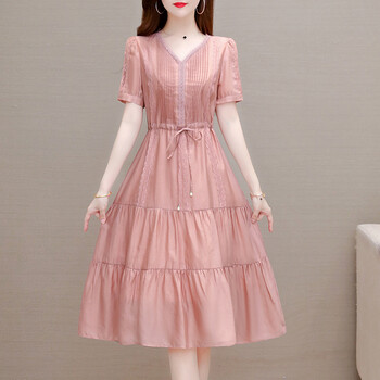 灿芬芳今年流行裙子夏季2022新款女薄款v领蛋糕裙收腰a字粉色天丝