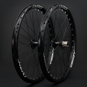 桶轴轮组街攀自行车轮组24寸街攀轮组双层车圈桶轴前10mm后花鼓红色