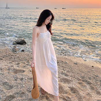 白色吊带裙女夏季长款仙气海边度假穿搭拍照连衣裙三亚沙滩裙超仙白色