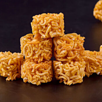 拉面丸子干脆面干吃面网红解馋怀旧休闲零食小吃食品散装批发经典原味