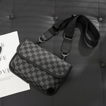 chuongkaiye超火潮牌时尚小方包潮皮质格子单肩包街头户外邮差包手机