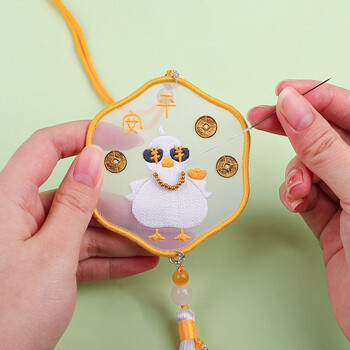 东方美绣2022新款印花刺绣平安符创意礼物饰品欧根纱挂件迷你团扇绣品