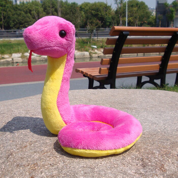 可爱布娃娃蛇公仔儿童宠物玩具生日送玫红色坐姿18cm拉开头顶到尾40cm