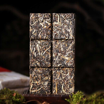 滇吉號 2018年班章五寨老树砖茶琥珀金砖小方砖普洱茶生茶茶叶336g/盒