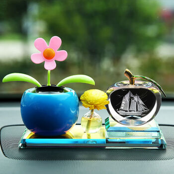 太阳能摇头公仔车内香水座车载用装饰品摇摆佛小和尚摆件帆船蓝花散香