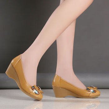 dwviviur女单鞋软皮浅口蝴蝶结水钻工作鞋坡跟鞋妈妈鞋休闲姜黄色33