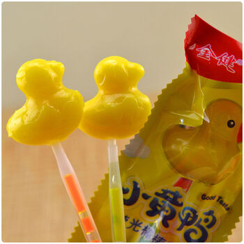 小黄鸭荧光棒棒糖万圣节可爱创意造型网红零食小黄鸭荧光棒棒棒糖1支