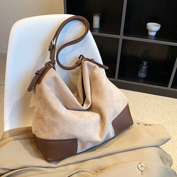 流行大容量包包2022秋冬新款女包帆布包百搭斜挎包单肩水桶包卡其色