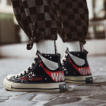 毒液动漫联名鞋子男韩版潮流百搭高帮帆布鞋女学生情侣鞋鸳鸯板鞋黑色