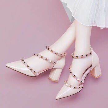 戈美其铆钉高跟鞋女粗跟夏季2022新款一字扣带女鞋中跟百搭包头凉粉