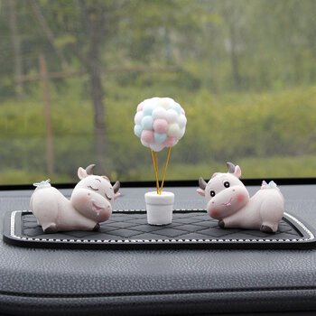 适用于 生肖卡通牛车载情侣摆件台可爱呆萌装饰车内用品装饰大全 情侣