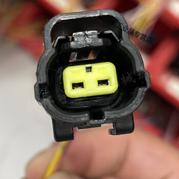 适用挖掘机配件神钢sk200 210 230 350-6e-8液压泵电磁阀插头插座 小