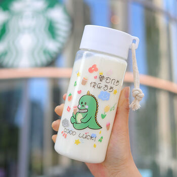 高颜值儿童学生运动水壶吸管杯子夏季塑料大肚杯 白色500ml(图案随机)