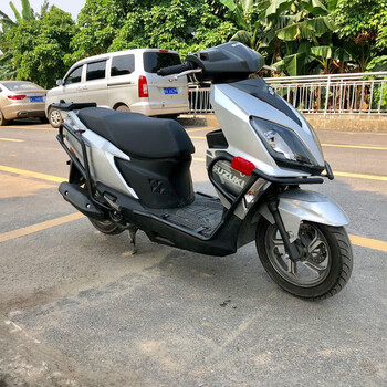 适配于轻骑铃木uy125百年纪念版保险杠 护杠防撞杠防摔保护杠摩托车护