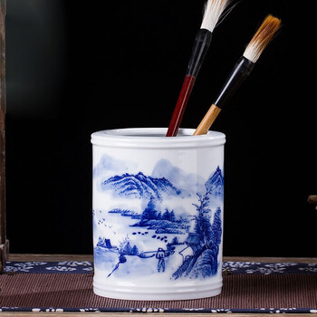 手绘青花瓷山水画面笔筒景德镇手工陶瓷器书房办公毛笔笔筒摆件