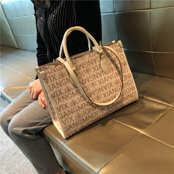 熙他她熙香奈儿女包包联名官网轻奢印花手提包大容量