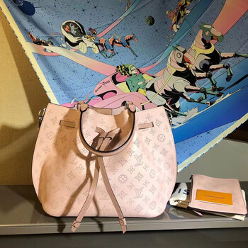 推荐99新lvgirolata全皮手提镂空月光女神单肩斜挎水桶包