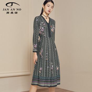 评分详细关注店铺简爱诺服饰旗舰店>简爱诺(jan an no)>连衣裙>女装>