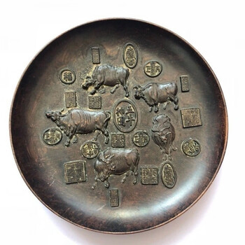 眸敛古玩老物件清乾隆五牛图盘子旧货摆盘回流古董收藏老铜盘不 不保.