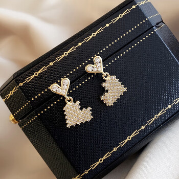 老凤祥爱心耳环新款潮小众设计感气质耳坠925精致耳饰生日礼物女金色